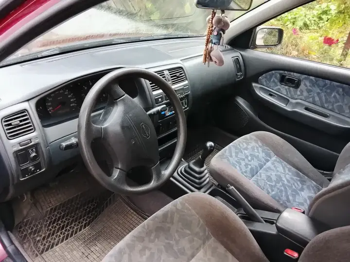 Nissan Almera 2000 photo 3