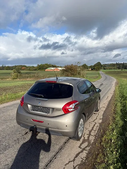 Peugeot 208 2012 photo 4