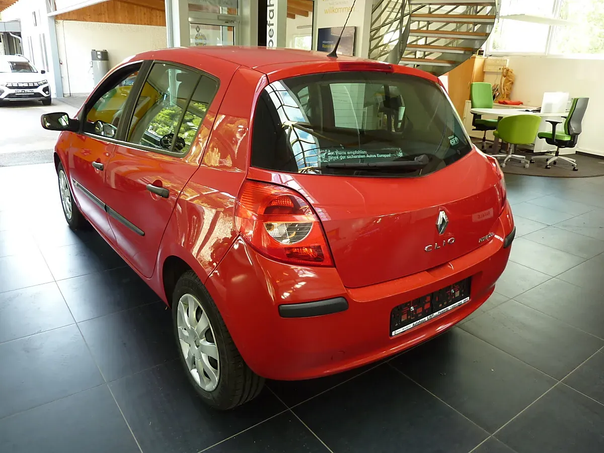Renault Clio 2007 photo 2