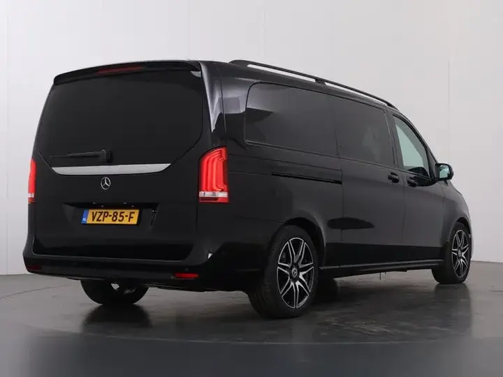 Mercedes-Benz V-Class 2023 photo 2