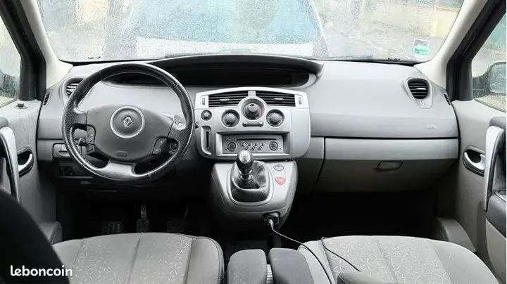 Renault Scenic 2009 photo 2