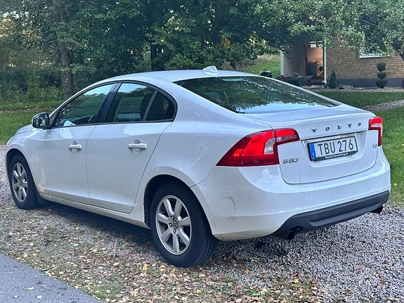 Volvo S60 2012 photo 2