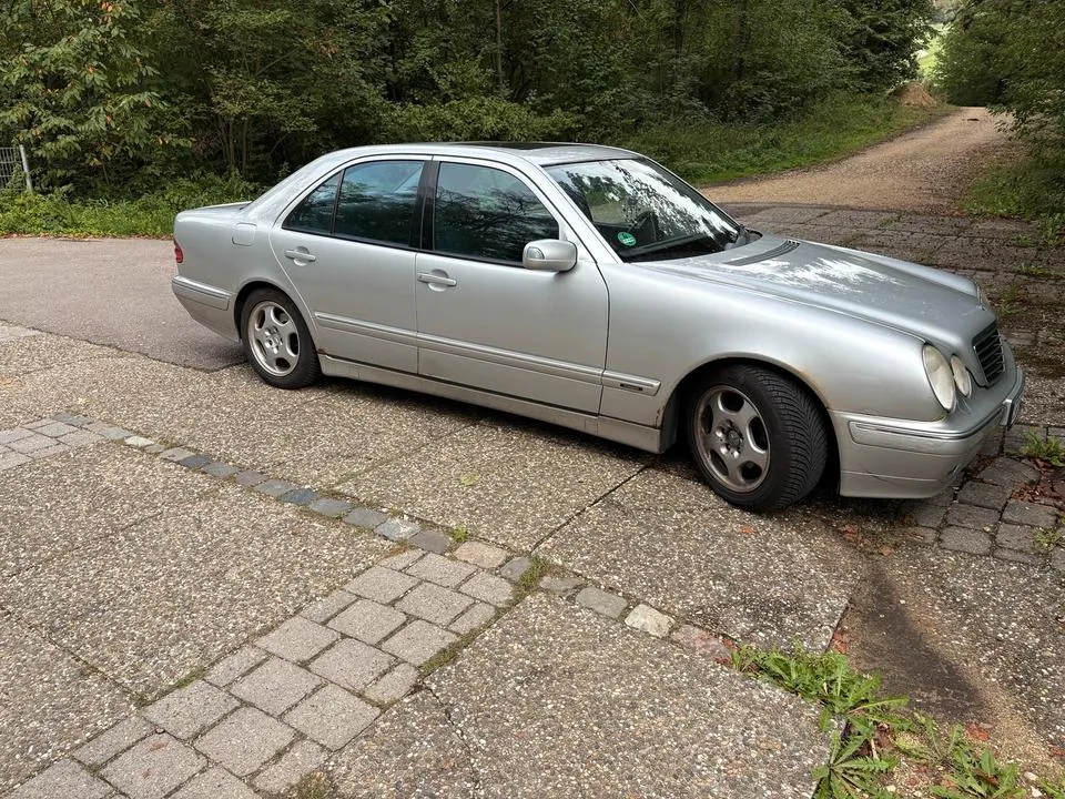 Mercedes-Benz W210