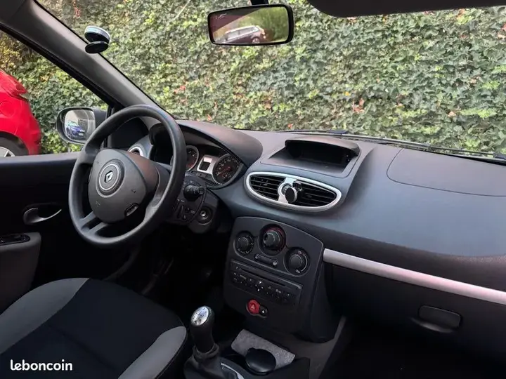 Renault Clio 2013 photo 3