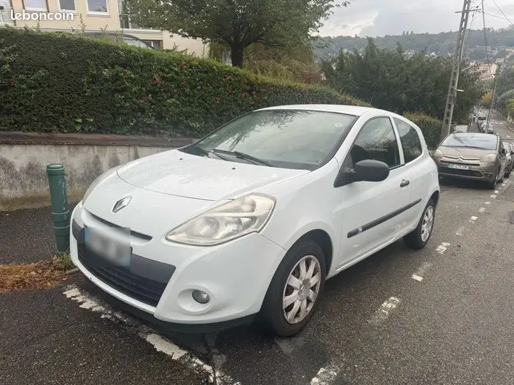 Renault Clio 2013 photo 2