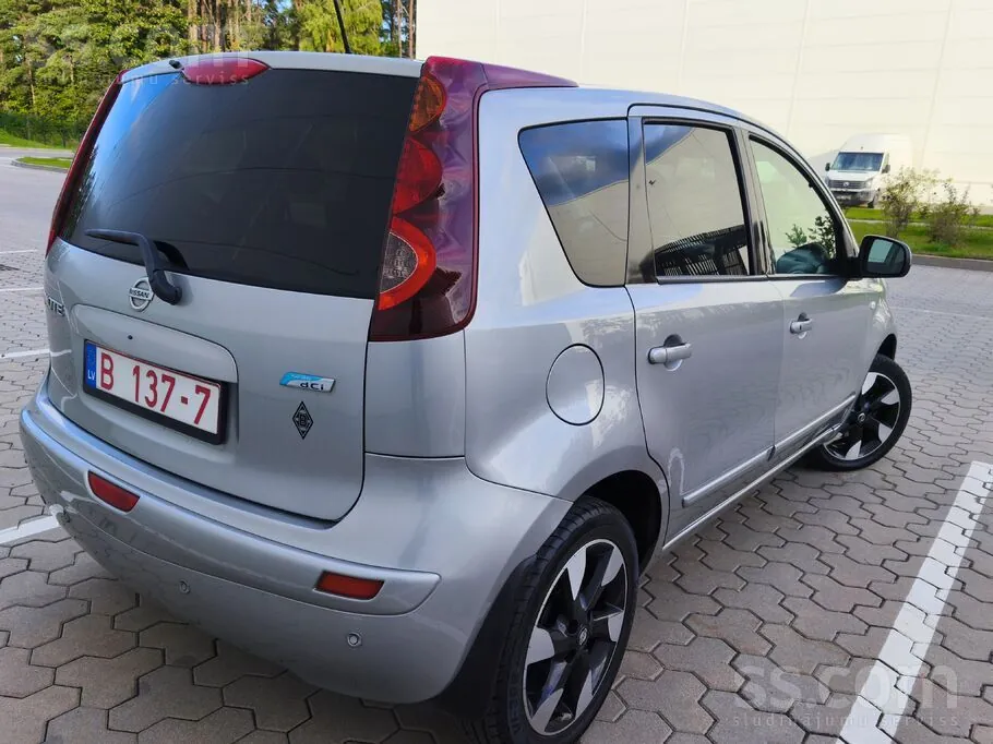 Nissan Note 2012 photo 4