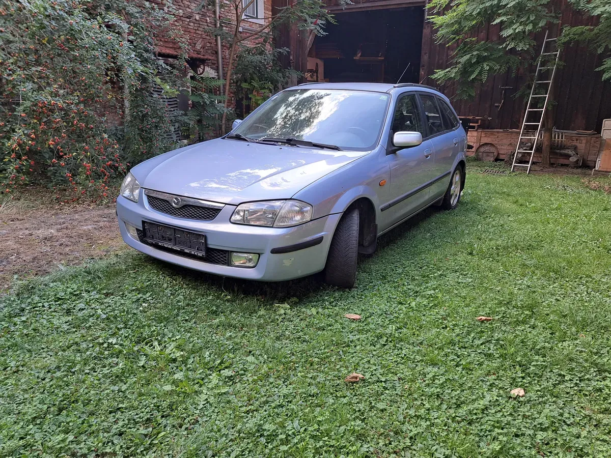 Mazda 323 2000 photo 3