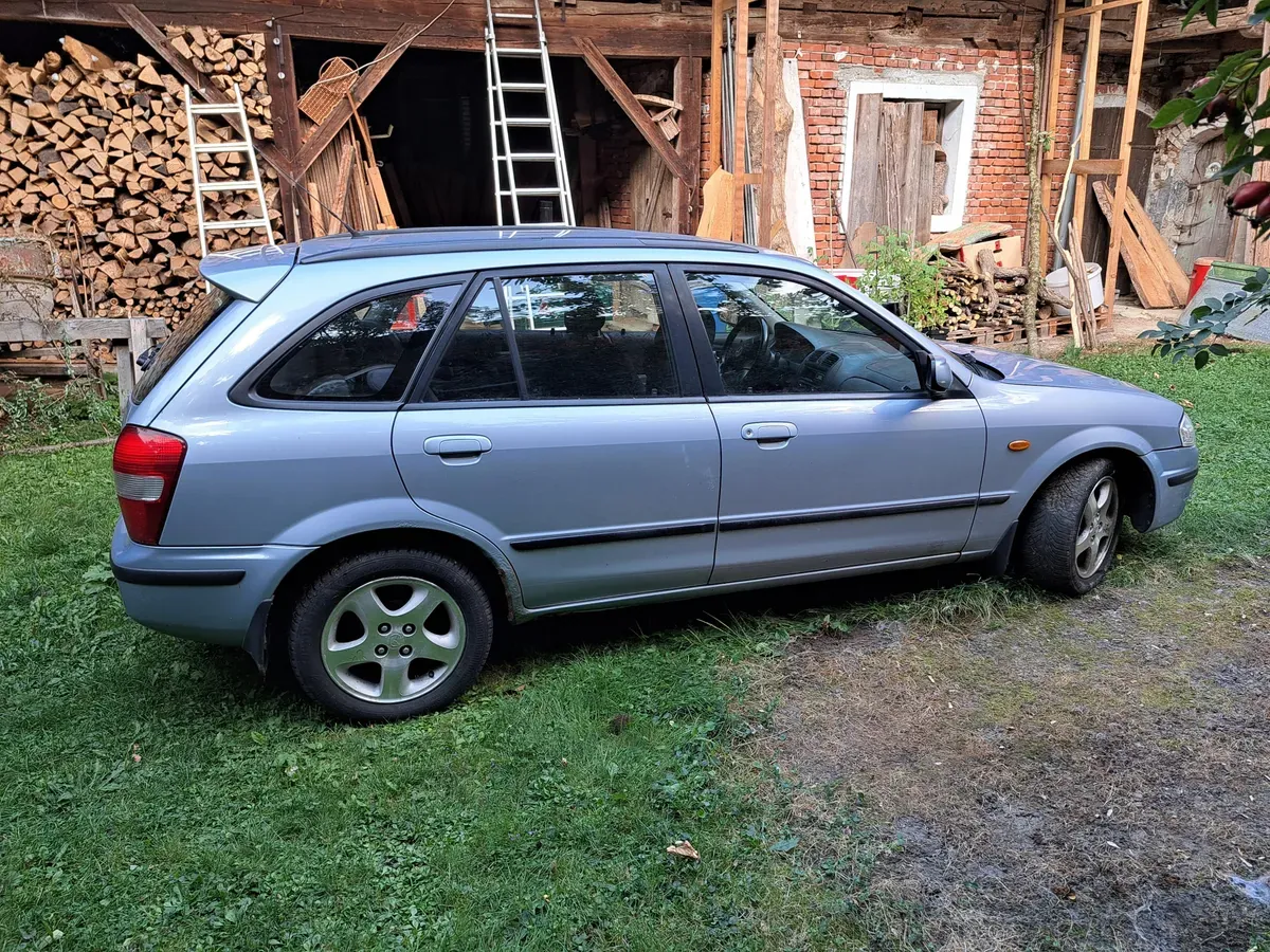 Mazda 323 2000 photo 2