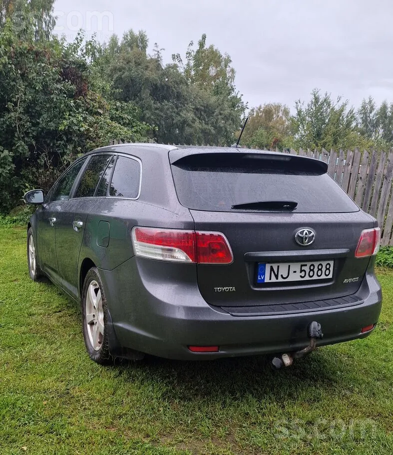 Toyota Avensis 2010 photo 3