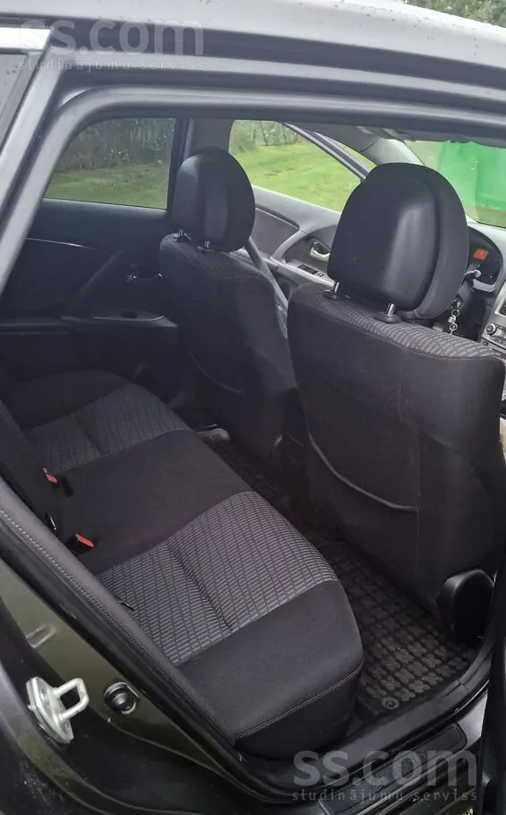 Toyota Avensis 2010 photo 5