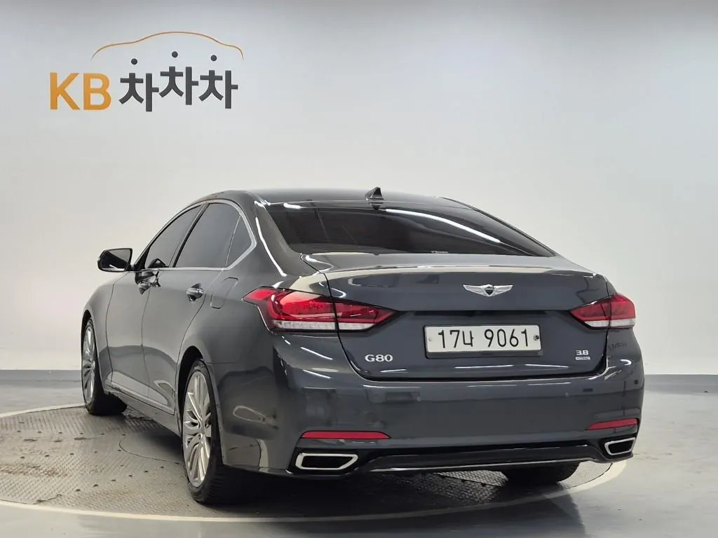 Genesis G80 2018 photo 2