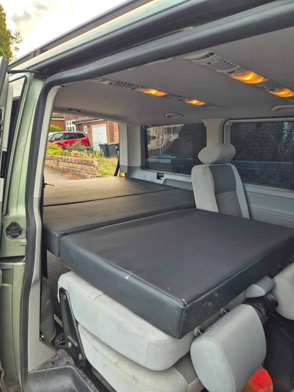 Volkswagen Transporter 2011 photo 2
