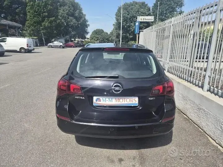 Opel Astra 2011 photo 5