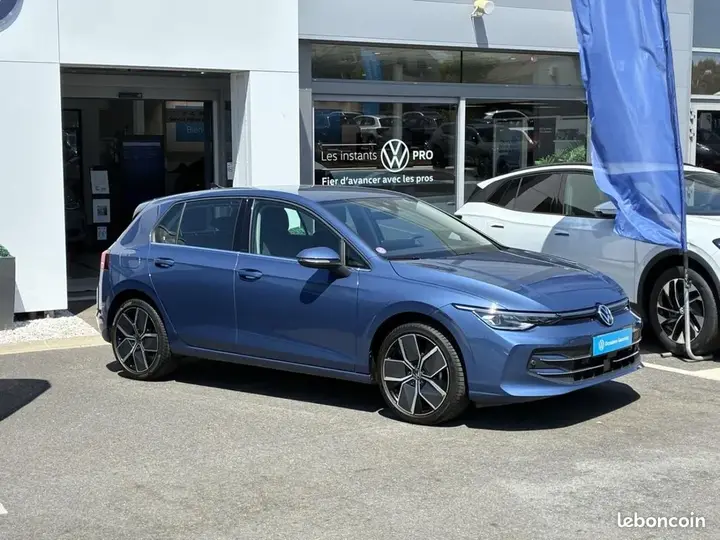 Volkswagen Golf 2024 photo 2