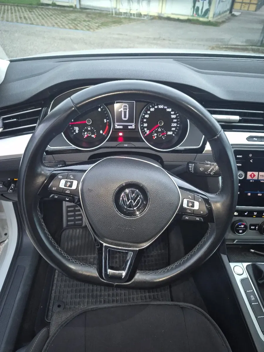 Volkswagen Passat 2017 photo 2