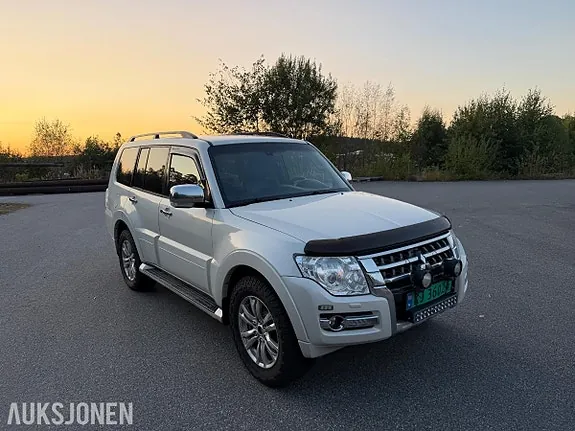 Mitsubishi Pajero 2017 photo 3