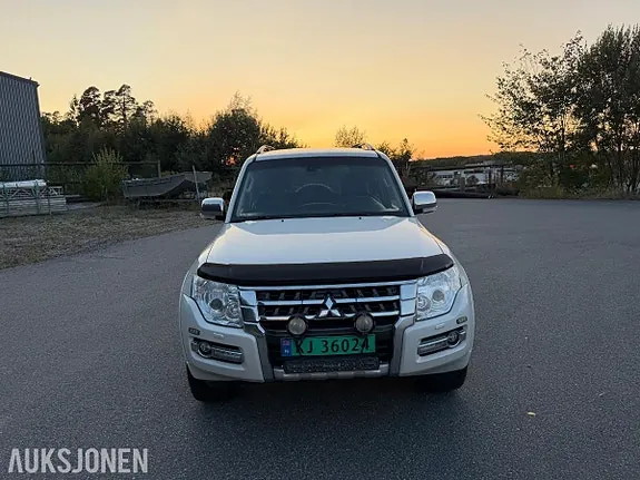 Mitsubishi Pajero 2017 photo 2