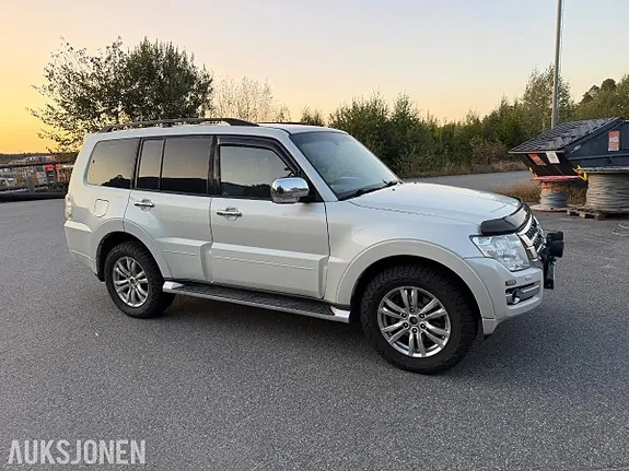 Mitsubishi Pajero 2017 photo 4