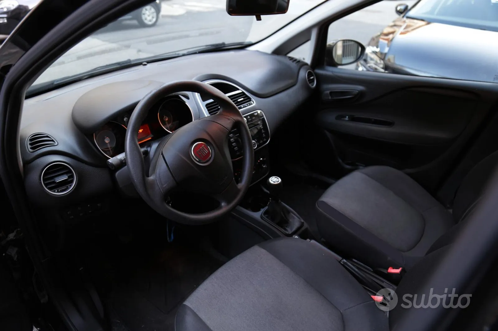 Fiat Punto 2015 photo 2