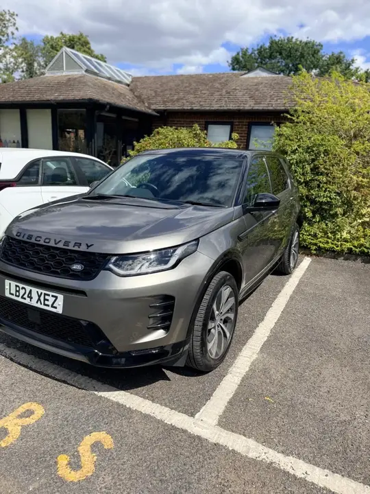Land Rover Discovery Sport 2024 photo 2