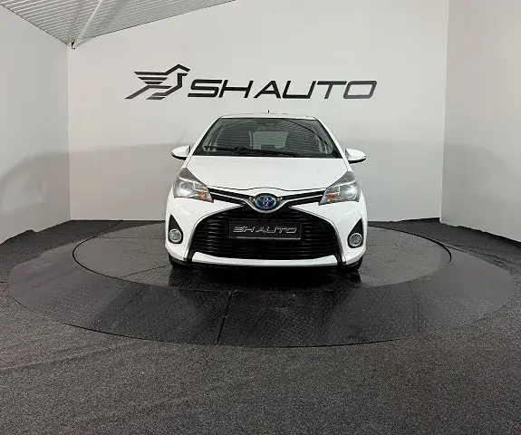 Toyota Yaris 2015 photo 2