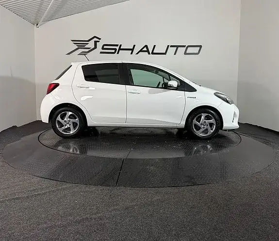 Toyota Yaris 2015 photo 4