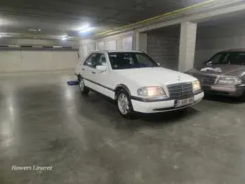 Mercedes-Benz C200
