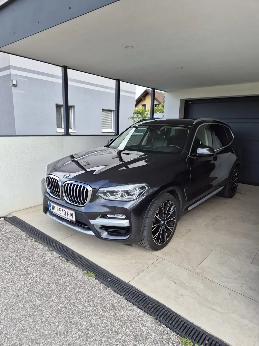 BMW 3 Series 2018 photo 2