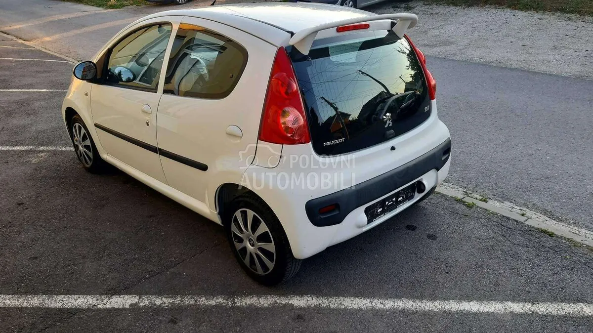 Peugeot 107 2010 photo 2
