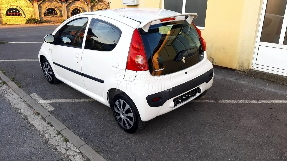 Peugeot 107 2010 photo 5