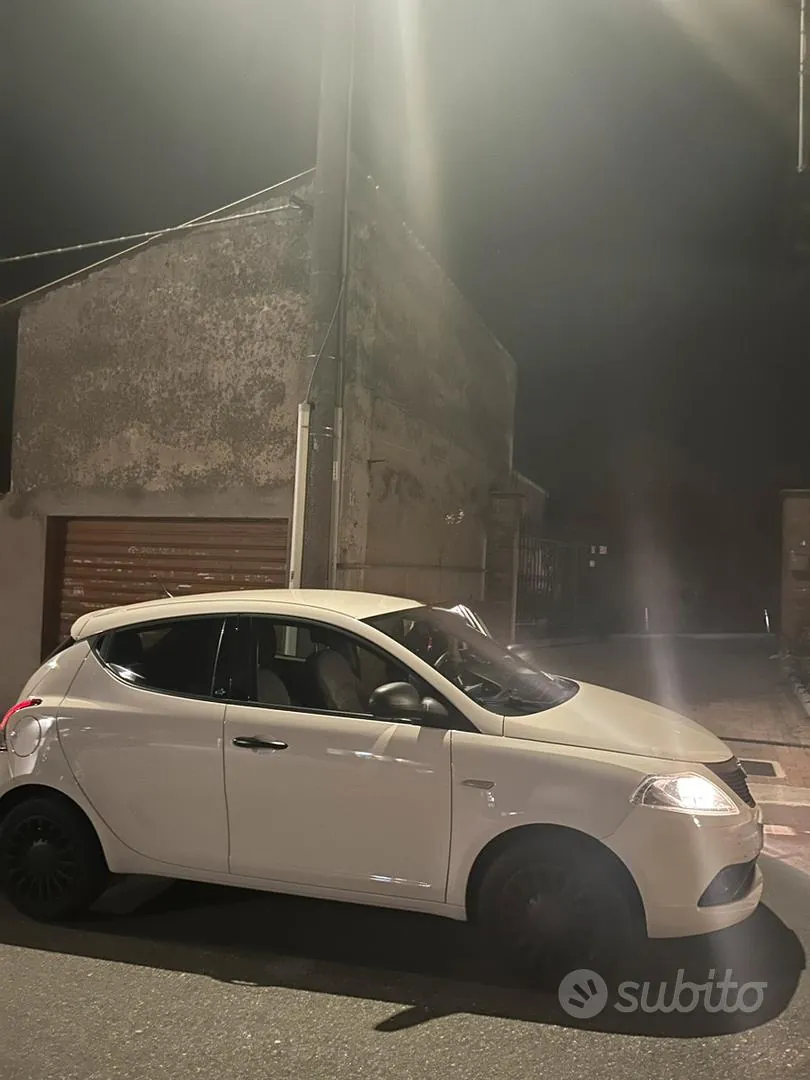 Lancia Ypsilon