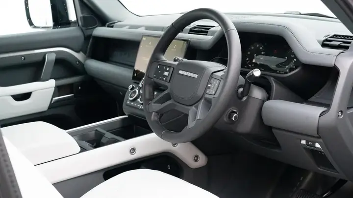 Land Rover Defender 90 2026 photo 2
