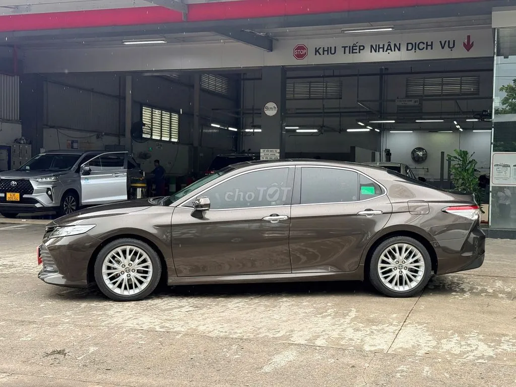 Toyota Camry 2021 photo 2