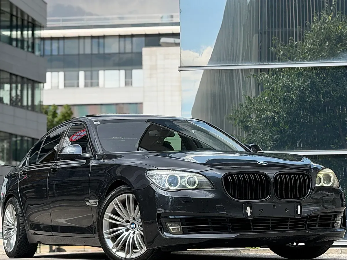 BMW 7 Series 2014 photo 2