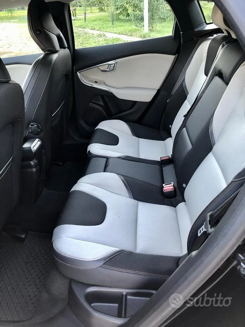Volvo V40 2012 photo 5