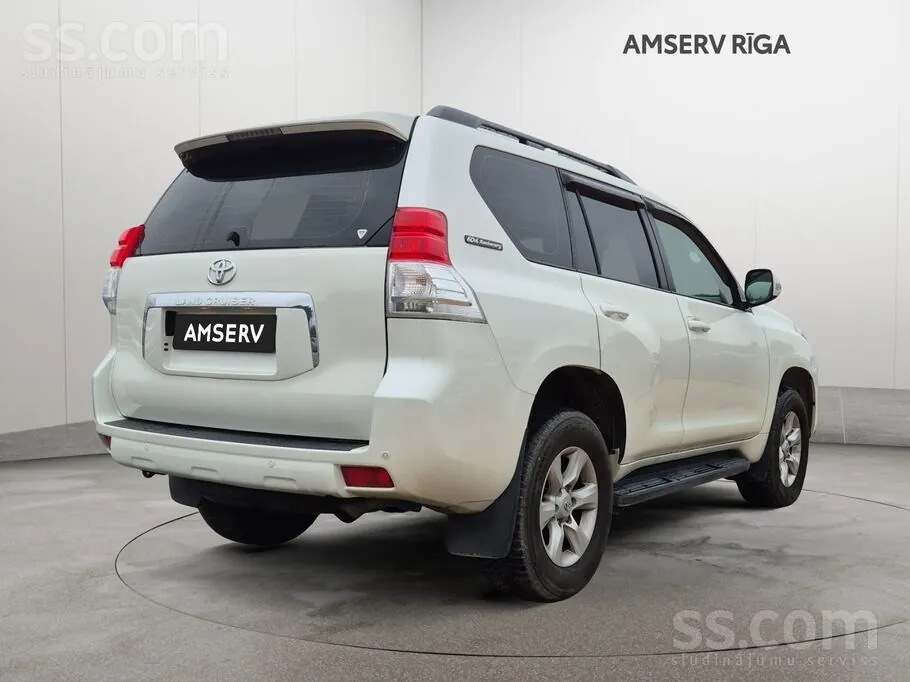 Toyota Land Cruiser 2012 photo 2