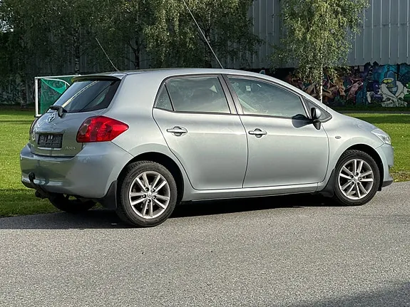 Toyota Auris 2008 photo 2