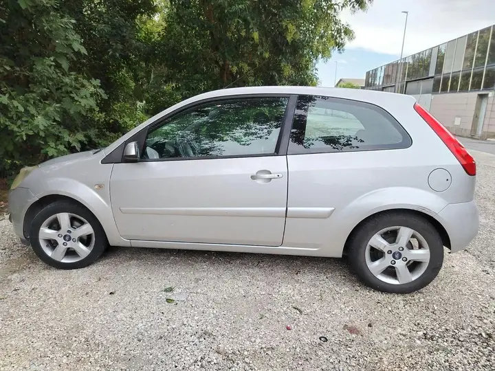 Ford Fiesta 2007 photo 4
