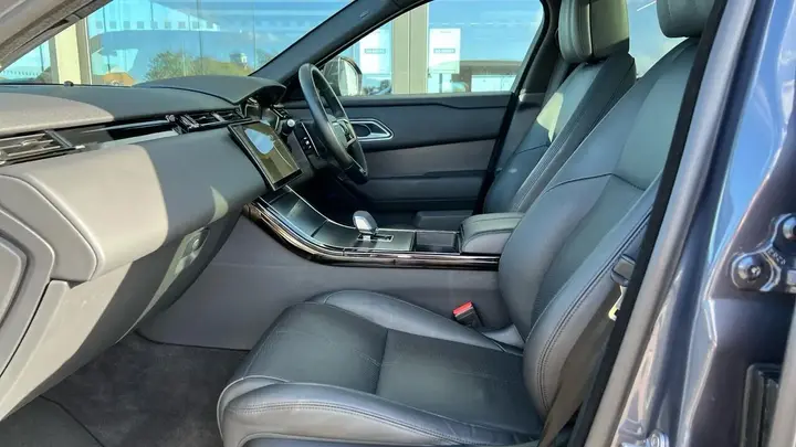 Land Rover Range Rover Velar 2024 photo 3