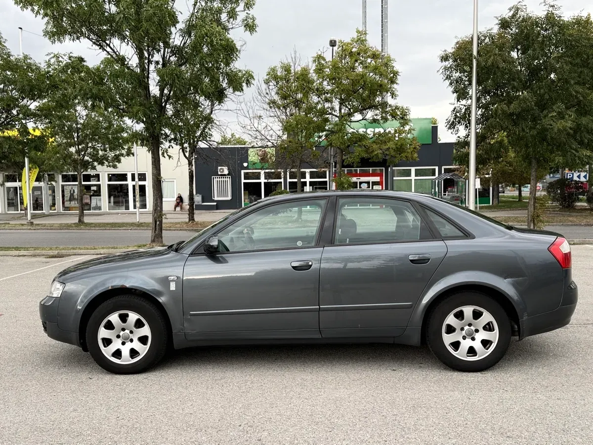 Audi A4 2001 photo 2