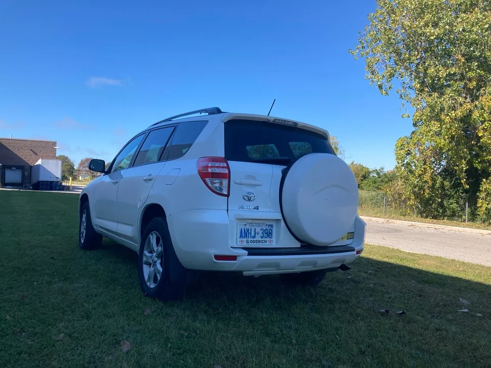 Toyota Rav4 2012 photo 3