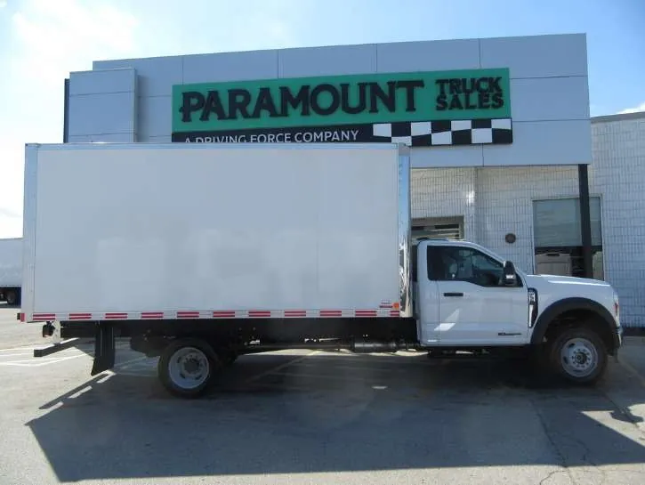 Ford F-550 2026 photo 2
