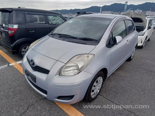 Toyota Vitz 2011 photo 2