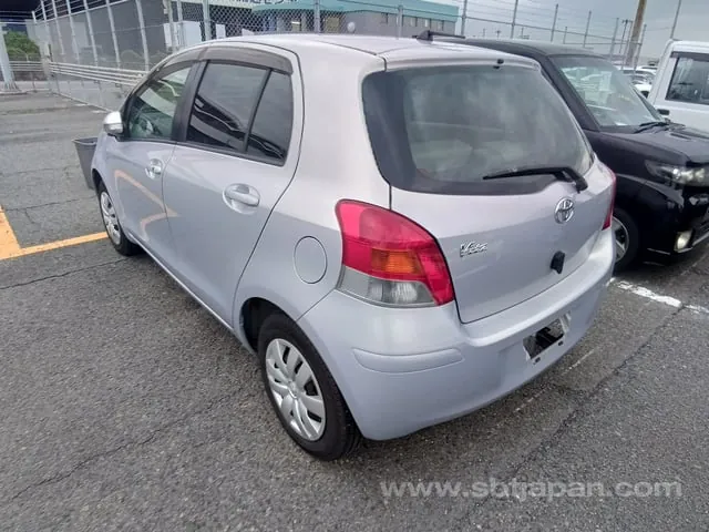 Toyota Vitz 2011 photo 3