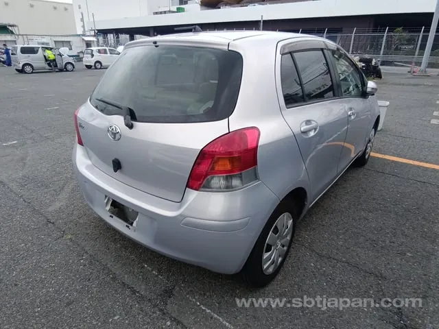 Toyota Vitz 2011 photo 4