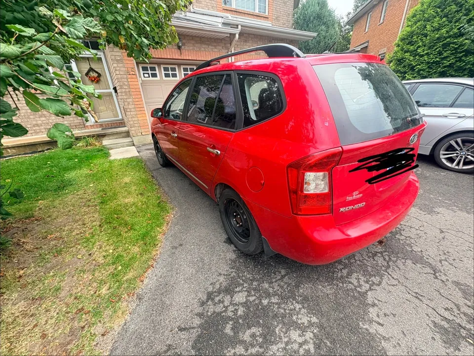 Kia Rondo 2009 photo 4