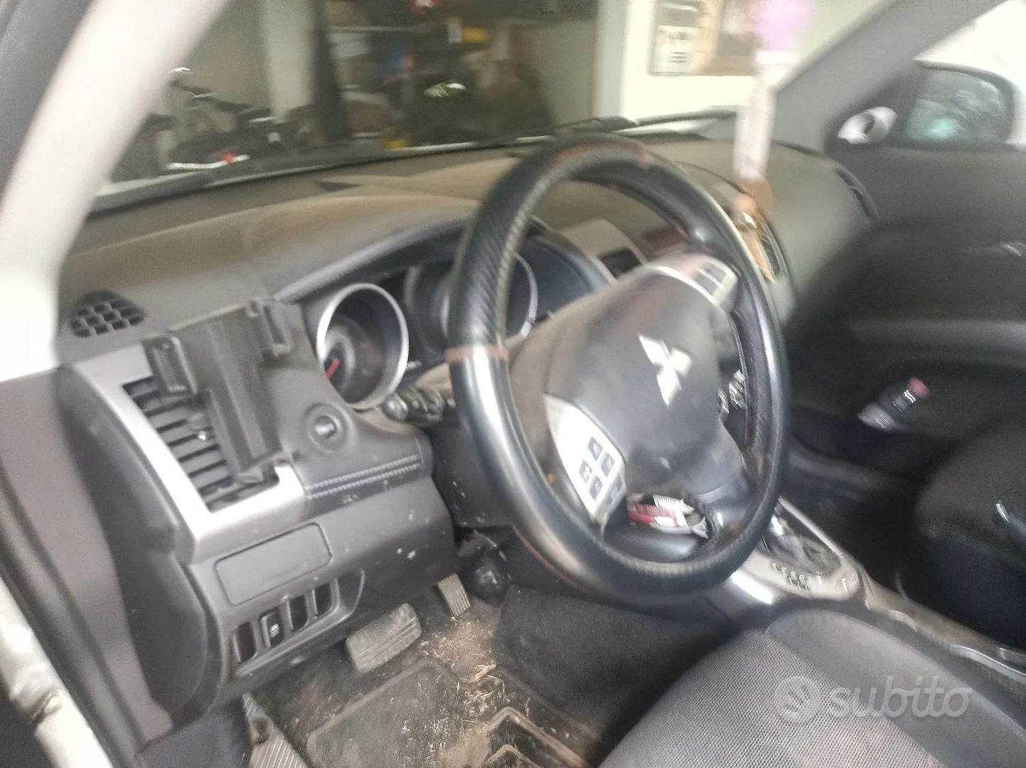 Mitsubishi Outlander 2012 photo 4
