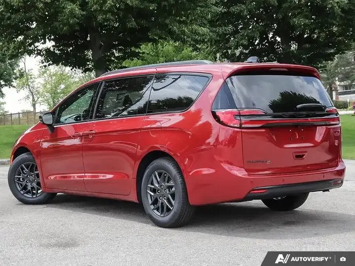 Chrysler Pacifica 2027 photo 4