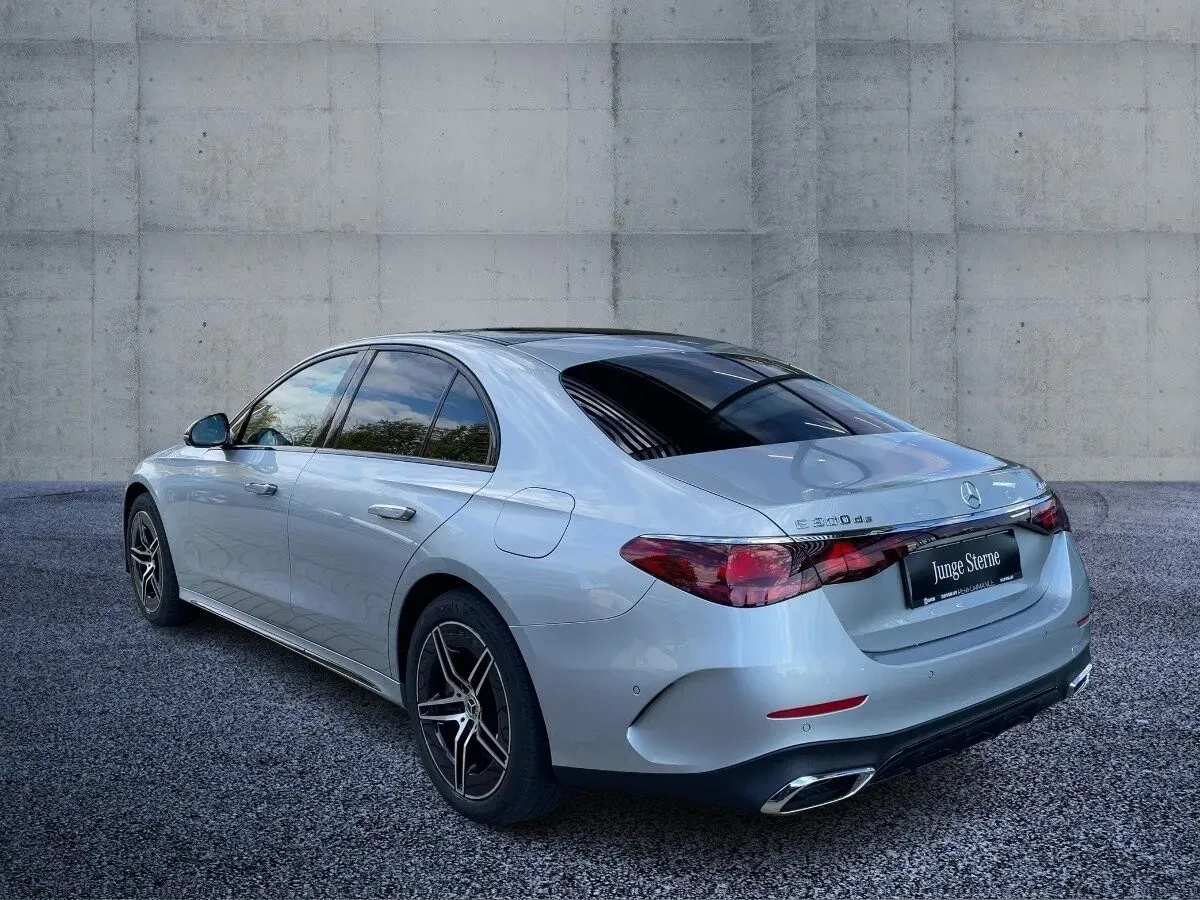 Mercedes-Benz E-Class 2025 photo 3