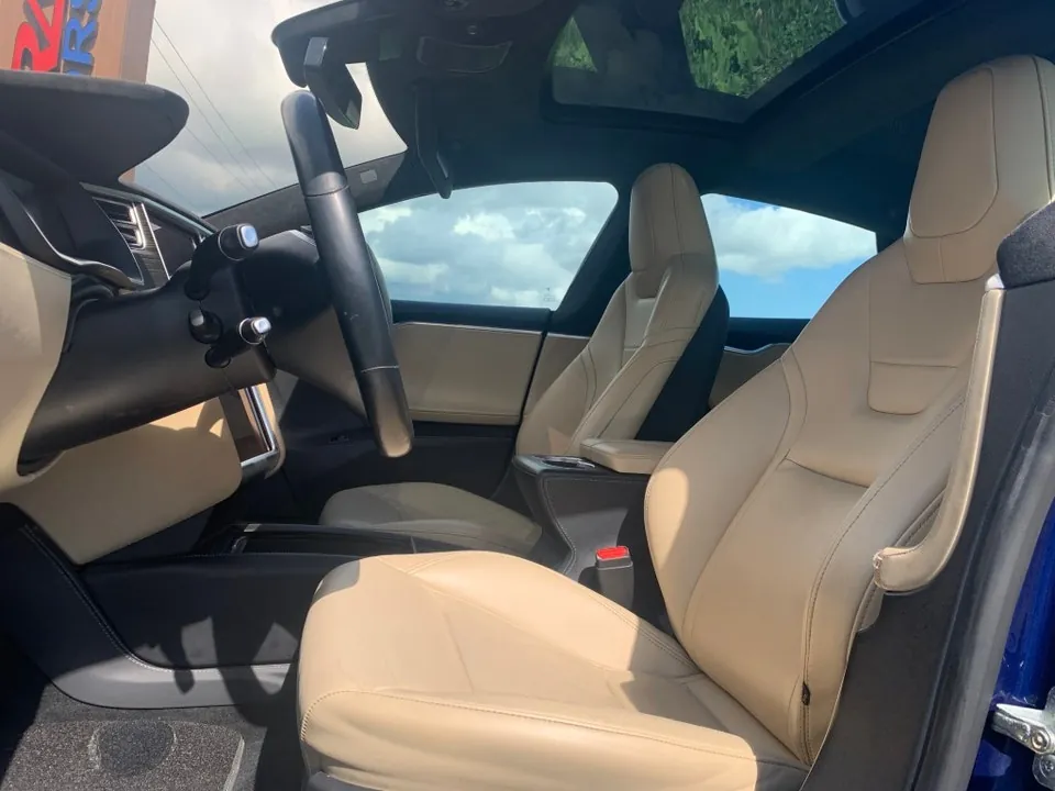 Tesla Model S 2015 photo 5